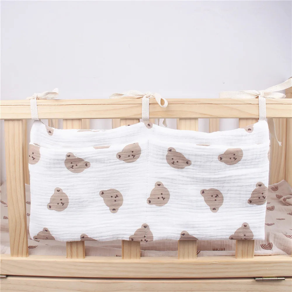 Organisateur de lit bébé multi-poches pour couches et accessoires
