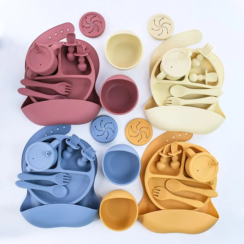 Set vaisselle bébé silicone sans BPA Mybooni — Bol ventouse assiette tasse couverts