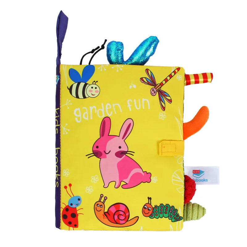 Livre tissu sensoriel bébé — détail papier froissé stimulation sensorielle