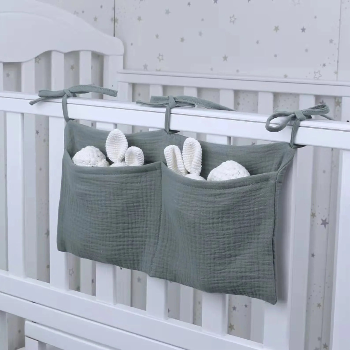 Organisateur de lit bébé multi-poches pour couches et accessoires