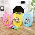 Cartoon Printed Foldable Laundry Basket Nylon M Color random en situation d'utilisation