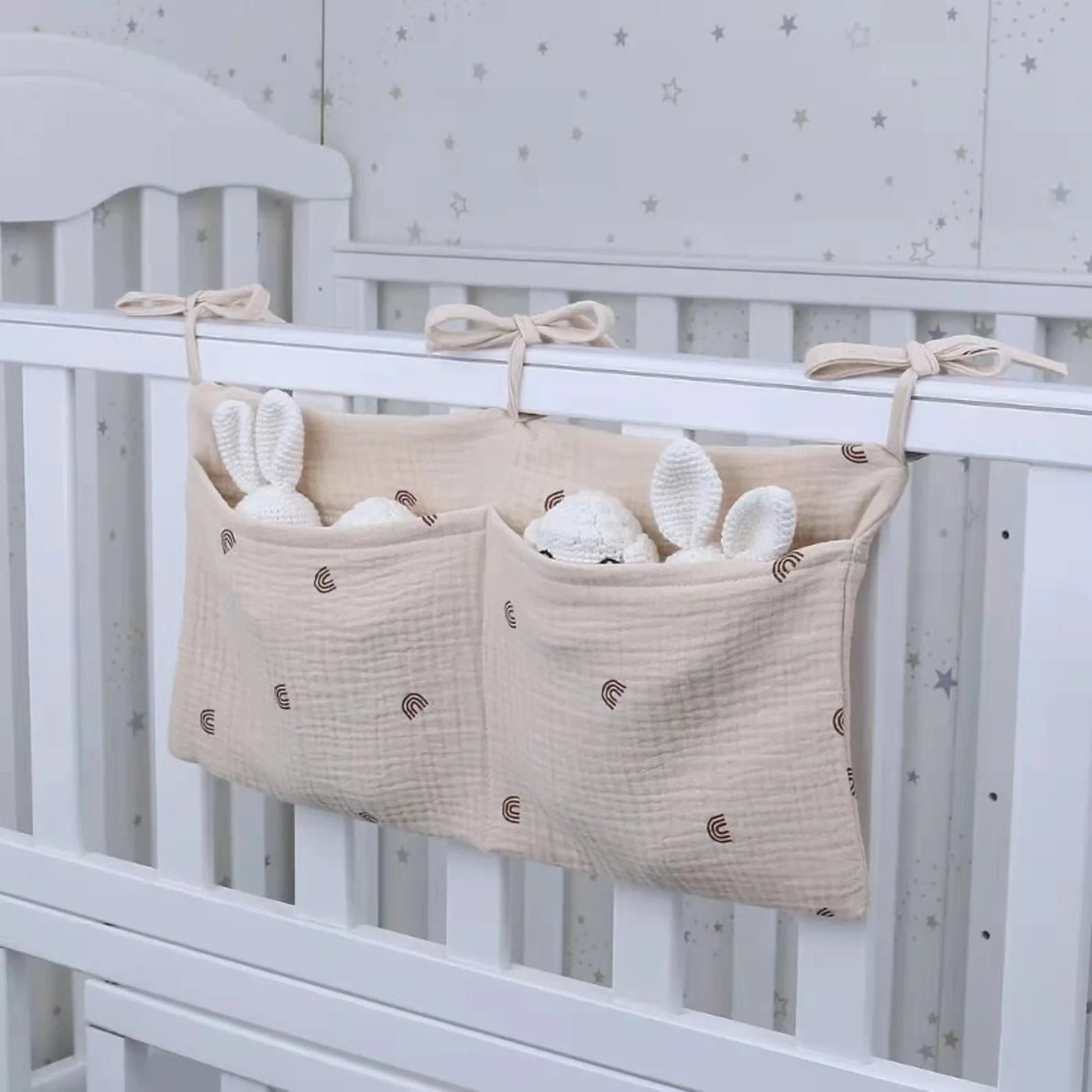 Organisateur de lit bébé multi-poches pour couches et accessoires