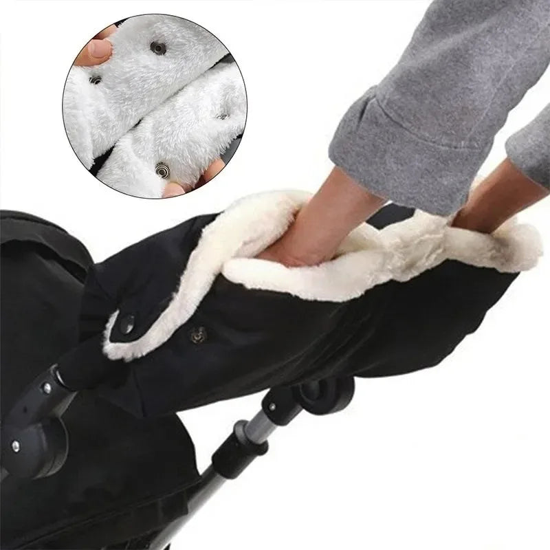 Poussette bébé Rouge en situation d'utilisation
